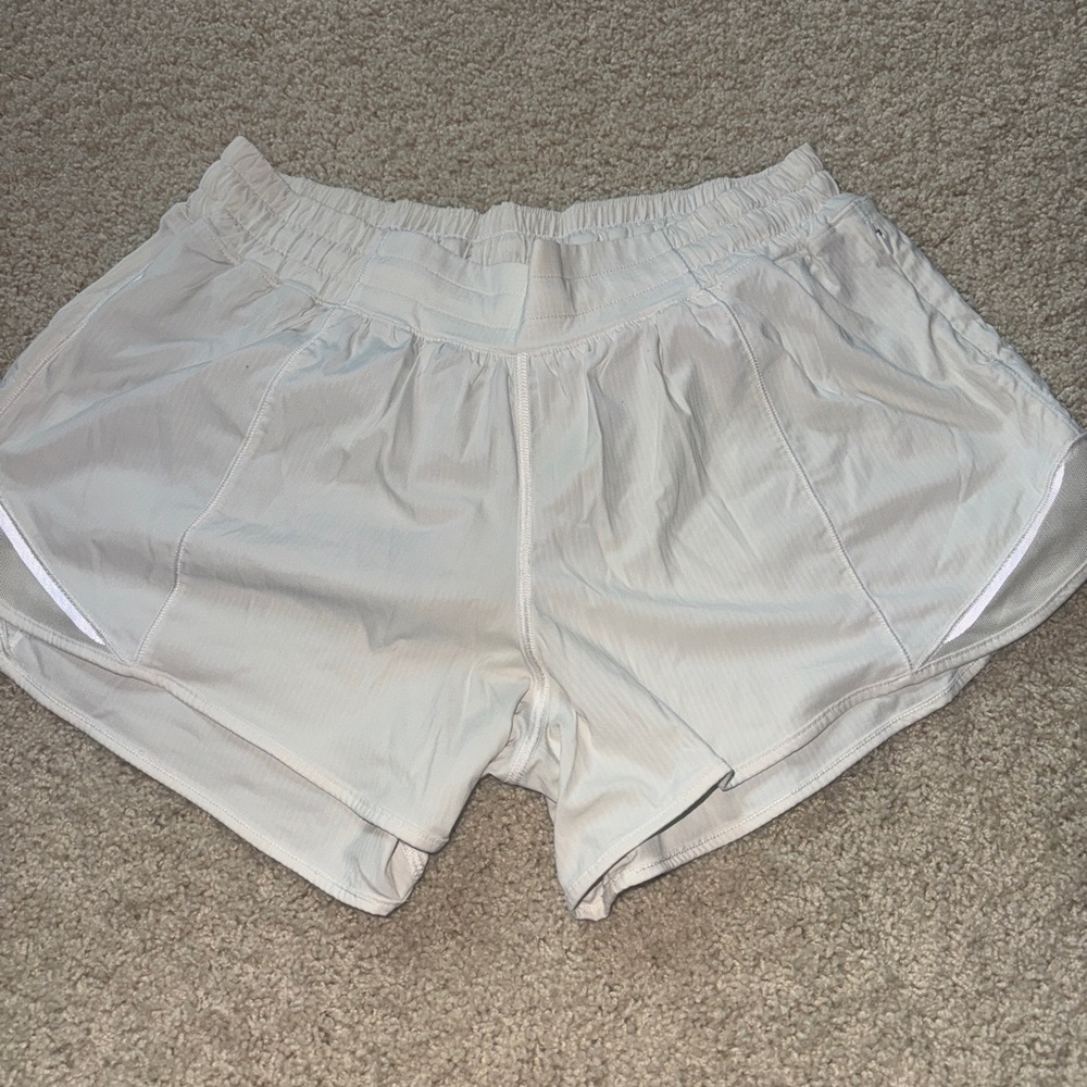 Lululemon Hotty Hot long 10 tall white  4"